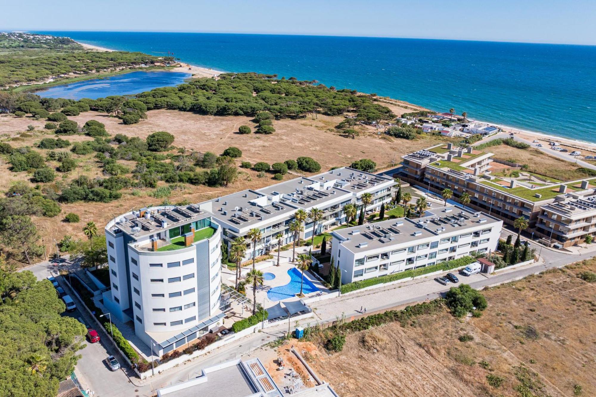 Cavalo Preto Luxury Beach Apartment By Golden Zenith Quarteira Esterno foto