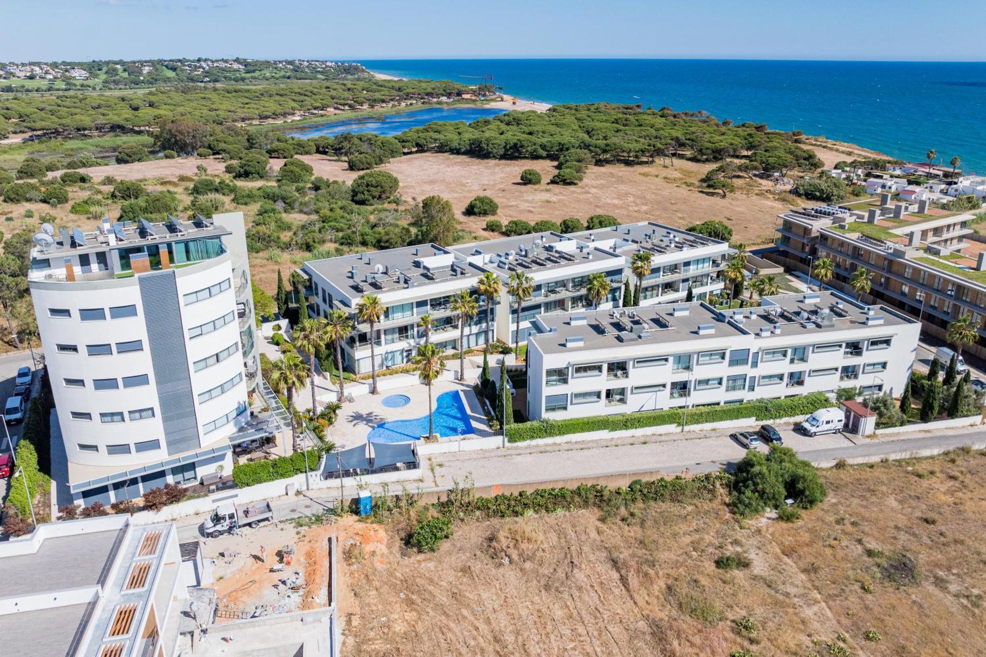 Cavalo Preto Luxury Beach Apartment By Golden Zenith Quarteira Esterno foto